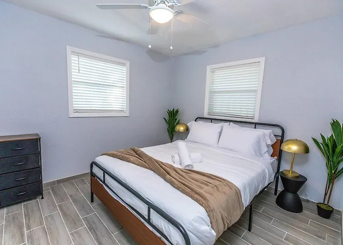 Trendy Home By Jet Skis, Parks & Art Hotspots